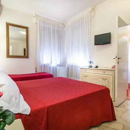 Πανσιόν Monna Clara 2*